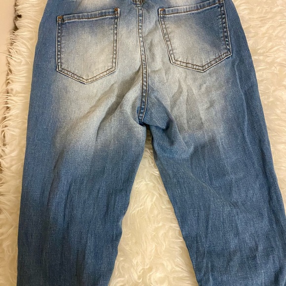 Fashion Nova ripped high waisted jeans in size 7 - Picture 3 of 3
